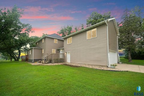 Single Family Residence in Beresford SD 47453 293rd St Street.jpg