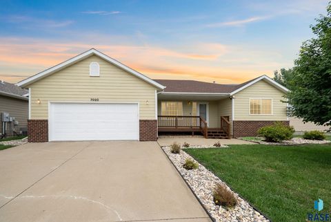 Single Family Residence in Sioux Falls SD 7020 W 53rd St Street.jpg