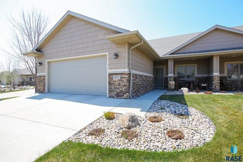 Townhouse in Sioux Falls SD 6217 S Cimarron Pl Place.jpg