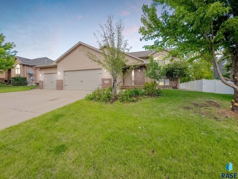 Single Family Residence in Sioux Falls SD 6404 S Tomar Rd Road.jpg