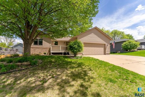 Single Family Residence in Sioux Falls SD 3704 S Bahnson Ave Avenue.jpg