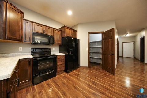 Townhouse in Sioux Falls SD 6408 S Keller Cir Circle 10.jpg