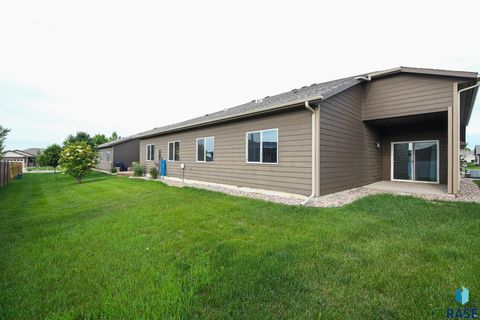 Townhouse in Sioux Falls SD 6408 S Keller Cir Circle 27.jpg