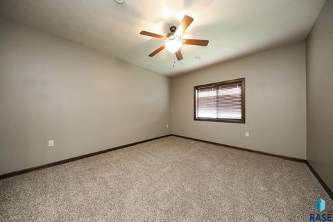 Townhouse in Sioux Falls SD 6408 S Keller Cir Circle 16.jpg