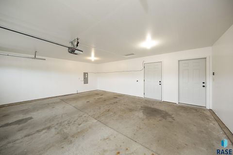 Townhouse in Sioux Falls SD 6408 S Keller Cir Circle 23.jpg