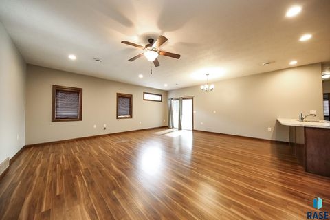 Townhouse in Sioux Falls SD 6408 S Keller Cir Circle 4.jpg