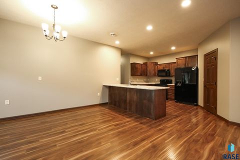 Townhouse in Sioux Falls SD 6408 S Keller Cir Circle 6.jpg