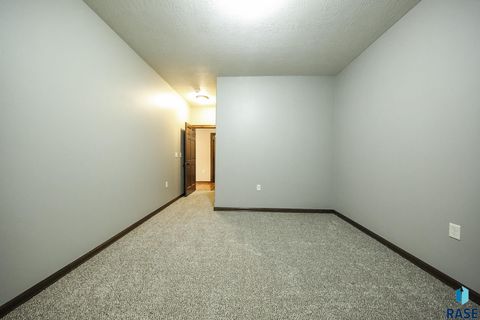 Townhouse in Sioux Falls SD 6408 S Keller Cir Circle 21.jpg