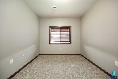 Townhouse in Sioux Falls SD 6408 S Keller Cir Circle 17.jpg