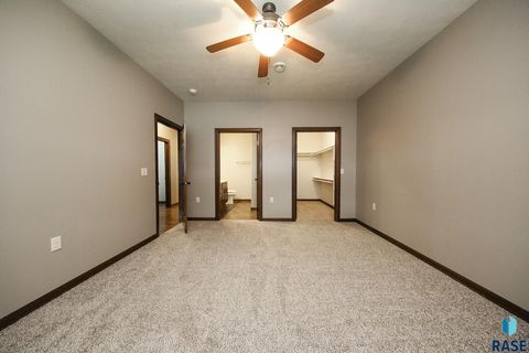 Townhouse in Sioux Falls SD 6408 S Keller Cir Circle 13.jpg