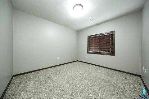 Townhouse in Sioux Falls SD 6408 S Keller Cir Circle 22.jpg