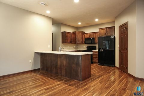 Townhouse in Sioux Falls SD 6408 S Keller Cir Circle 7.jpg