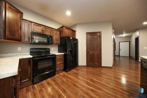 Townhouse in Sioux Falls SD 6408 S Keller Cir Circle 9.jpg