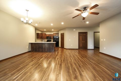 Townhouse in Sioux Falls SD 6408 S Keller Cir Circle 12.jpg