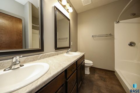 Townhouse in Sioux Falls SD 6408 S Keller Cir Circle 15.jpg