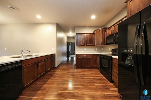Townhouse in Sioux Falls SD 6408 S Keller Cir Circle 11.jpg