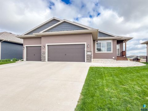 Single Family Residence in Sioux Falls SD 2704 S Keyrell Dr Drive.jpg