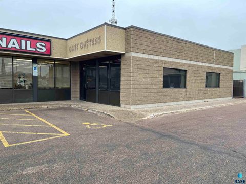 Retail in Sioux Falls SD 2720 W 12th St Street #400.jpg