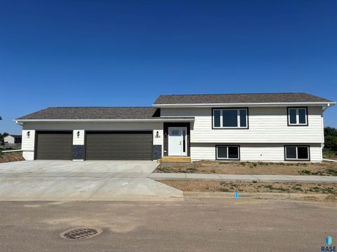Single Family Residence in Sioux Falls SD 2700 N Bent Grass Ct Court.jpg