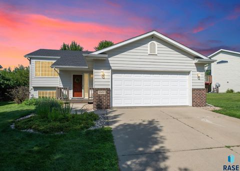 Single Family Residence in Sioux Falls SD 5500 W Pineridge Dr Drive.jpg