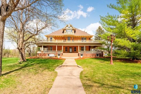 Single Family Residence in Canton SD 903 N Dakota St Street.jpg