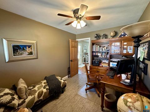Single Family Residence in Luverne MN 1117 N Cedar St Street 12.jpg