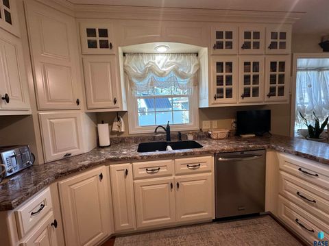 Single Family Residence in Luverne MN 1117 N Cedar St Street 24.jpg