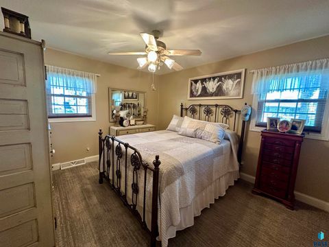 Single Family Residence in Luverne MN 1117 N Cedar St Street 8.jpg