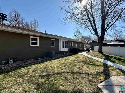 Single Family Residence in Luverne MN 1117 N Cedar St Street 49.jpg