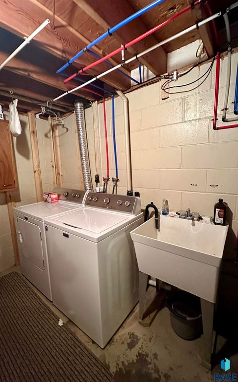 Single Family Residence in Luverne MN 1117 N Cedar St Street 30.jpg