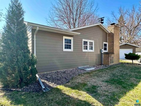 Single Family Residence in Luverne MN 1117 N Cedar St Street 44.jpg