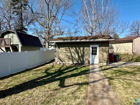 Single Family Residence in Luverne MN 1117 N Cedar St Street 46.jpg