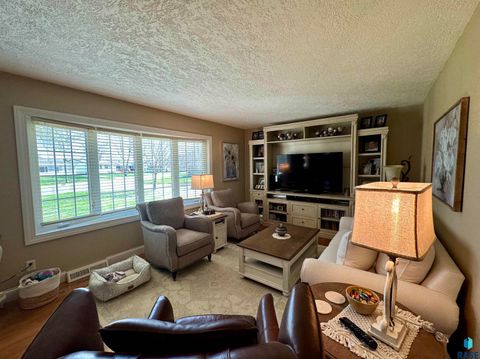 Single Family Residence in Luverne MN 1117 N Cedar St Street 5.jpg