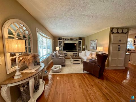 Single Family Residence in Luverne MN 1117 N Cedar St Street 3.jpg