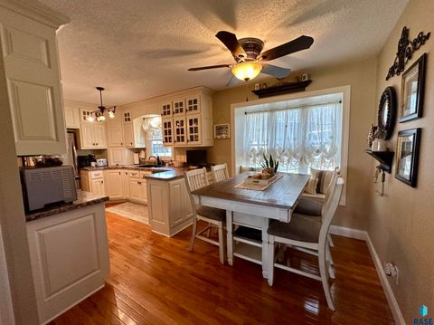Single Family Residence in Luverne MN 1117 N Cedar St Street 20.jpg
