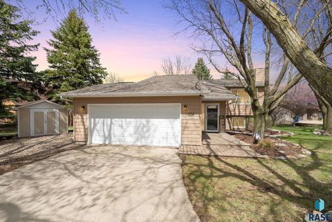 Single Family Residence in Sioux Falls SD 1304 N Tahoe Trl Trail.jpg