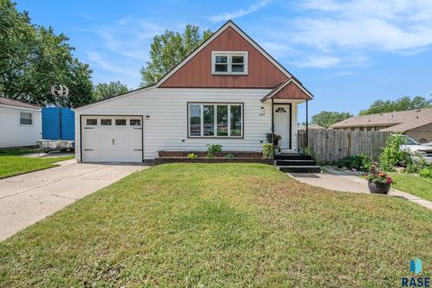 Single Family Residence in Canton SD 401 E Lynn Ave Avenue.jpg