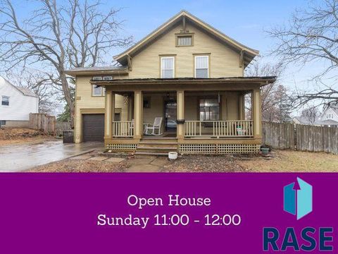 Single Family Residence in Sioux Falls SD 1111 W 15th St Street.jpg