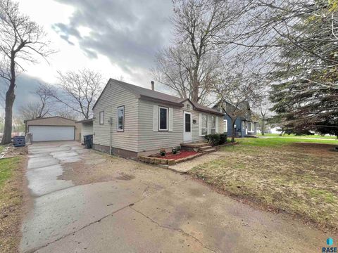Single Family Residence in Luverne MN 429 Donaldson St Street.jpg