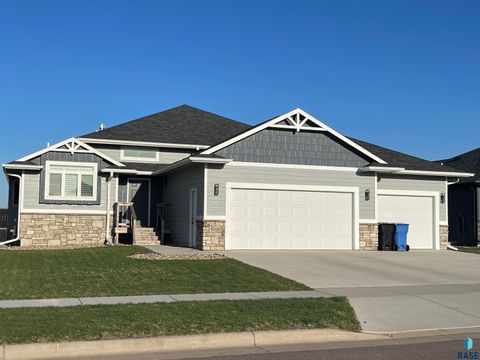 Single Family Residence in Sioux Falls SD 4013 Home Plate Ave Avenue.jpg