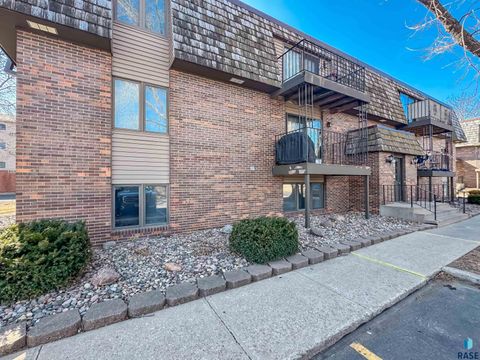 Condominium in Sioux Falls SD 3608 S Gateway Blvd Boulevard #304.jpg