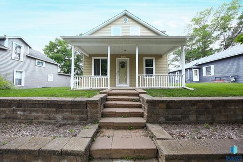 Single Family Residence in Garretson SD 331 N Main Ave Avenue.jpg