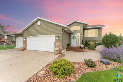 Single Family Residence in Sioux Falls SD 7432 W Luke Dr Drive.jpg