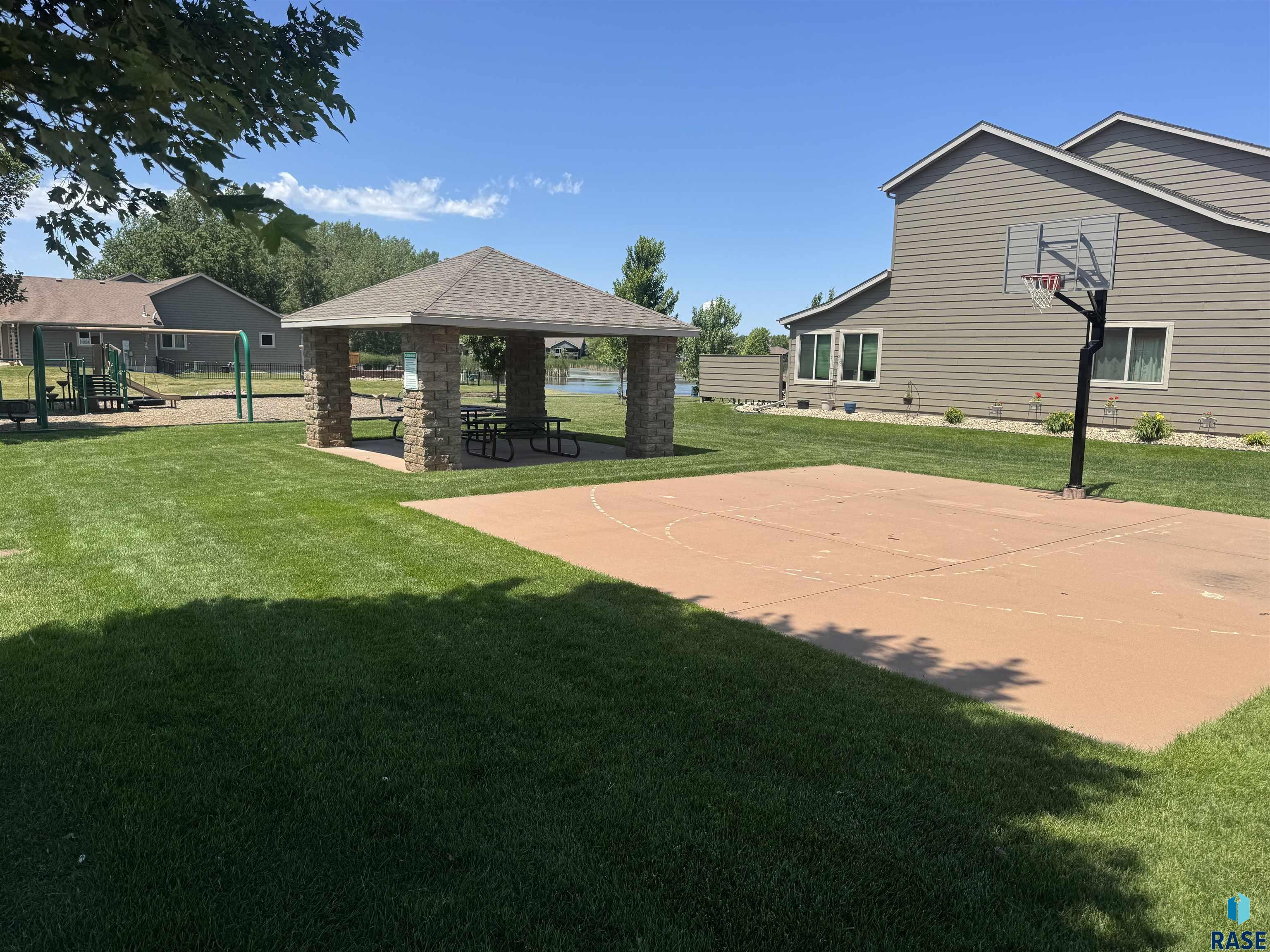 Townhouse in Sioux Falls SD 2905 E Fieldstone Pl Place 19.jpg