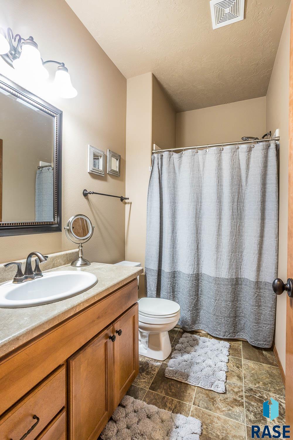 Townhouse in Sioux Falls SD 2905 E Fieldstone Pl Place 8.jpg