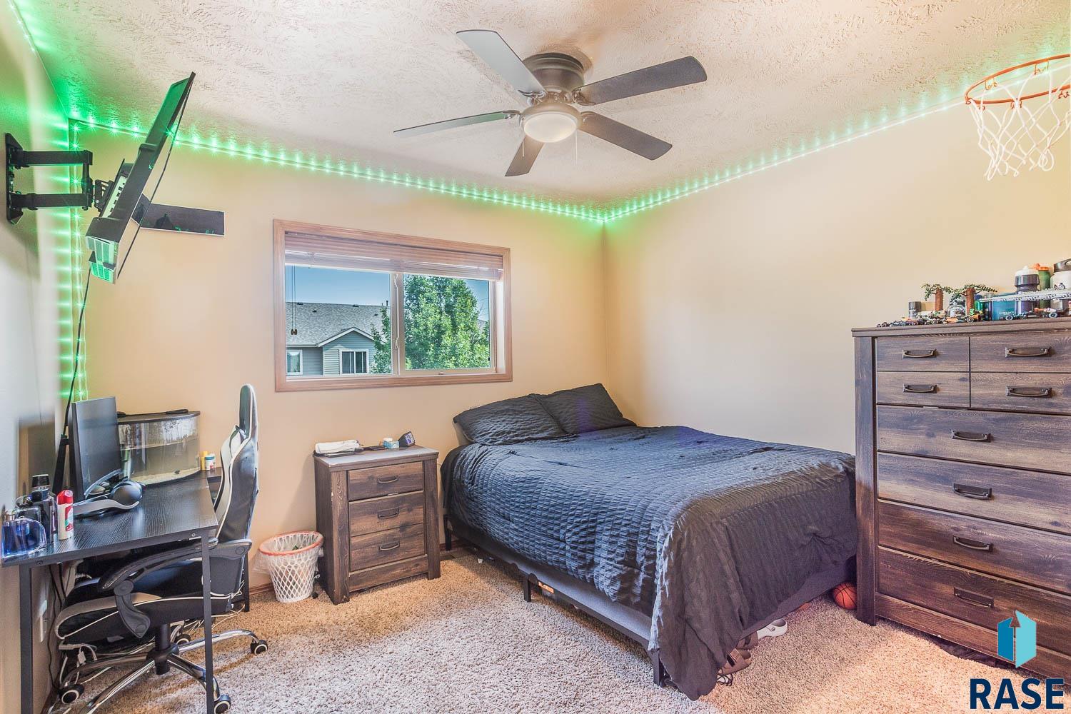 Townhouse in Sioux Falls SD 2905 E Fieldstone Pl Place 12.jpg