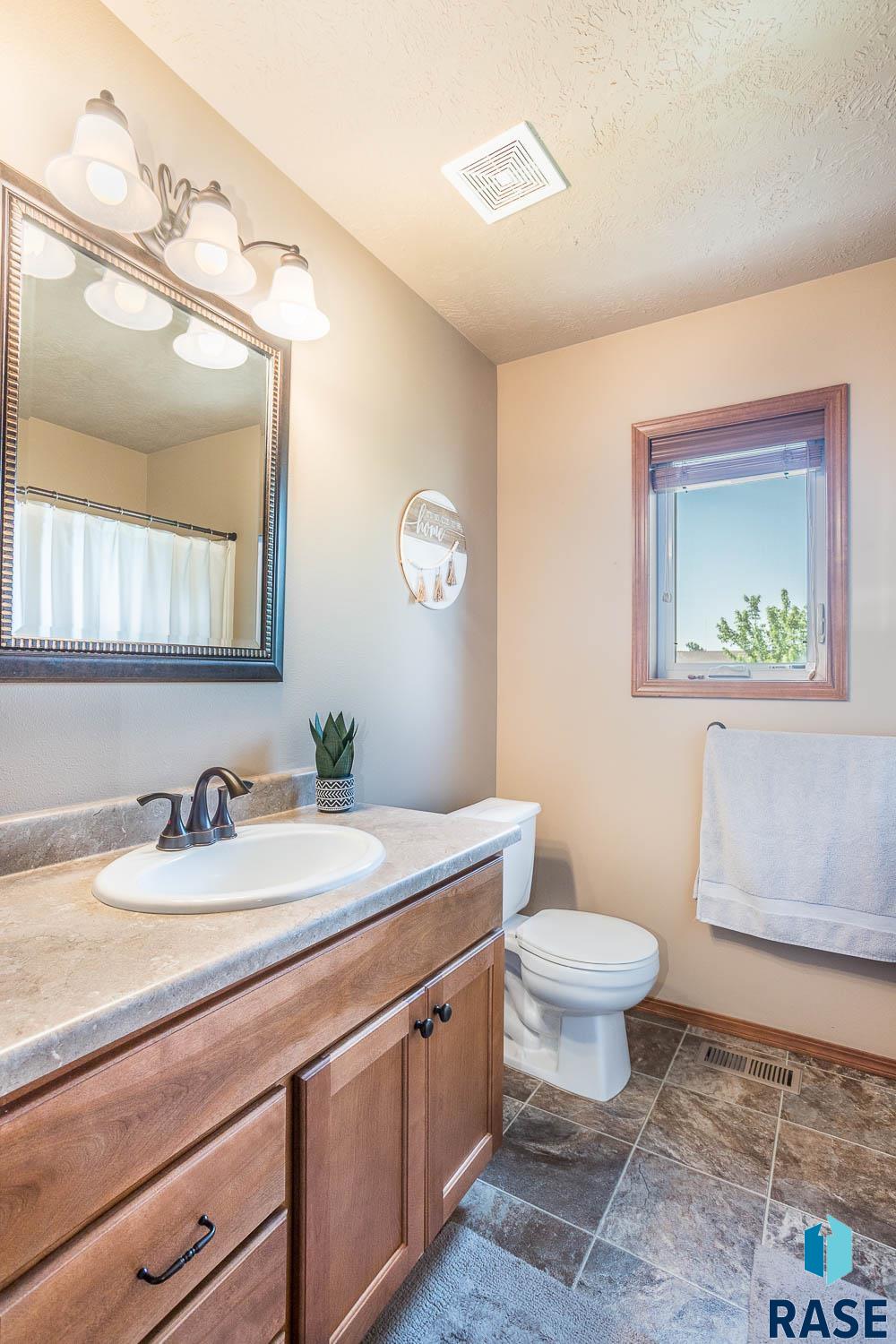 Townhouse in Sioux Falls SD 2905 E Fieldstone Pl Place 13.jpg