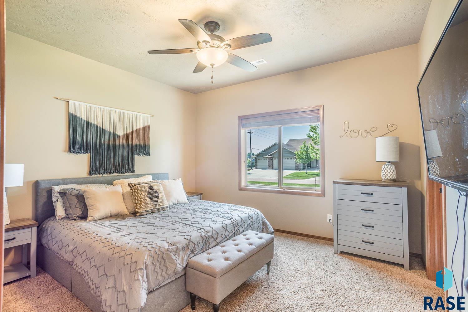 Townhouse in Sioux Falls SD 2905 E Fieldstone Pl Place 9.jpg