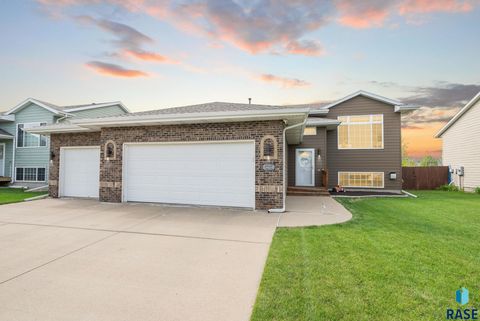 Single Family Residence in Sioux Falls SD 4937 Emma Ln Lane.jpg