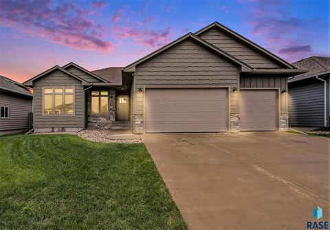 Single Family Residence in Sioux Falls SD 3613 Prairie Wind St Street.jpg